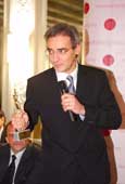 Adrin Gaspara, premiado por la 'Mejor Idea Prototipo en Ginecologa Cosmtica'